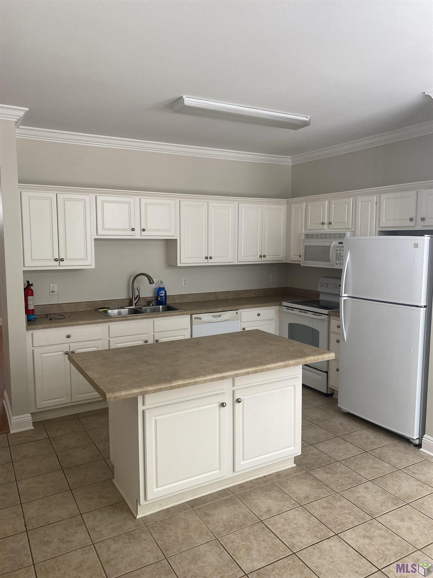 2121 Plantation Lane Baton Rouge, LA 70820 - Photo 3 of 8