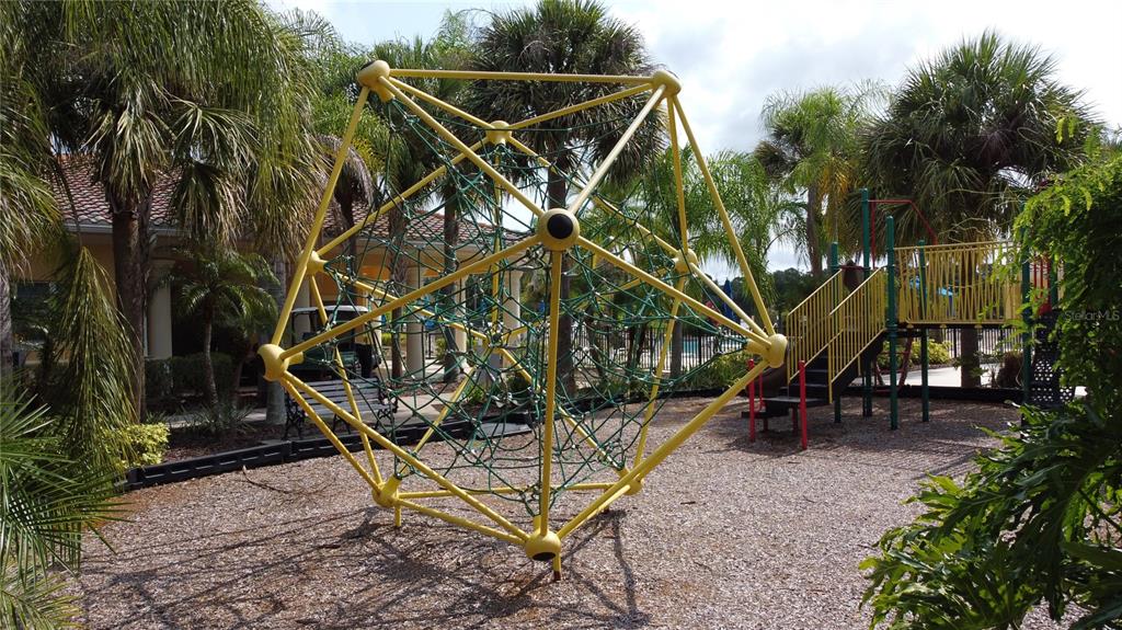 7531 Pellham Way, Unit 77 Kissimmee, FL 34747 - Photo 26 of 28 a view of a backyard with a table and chairs