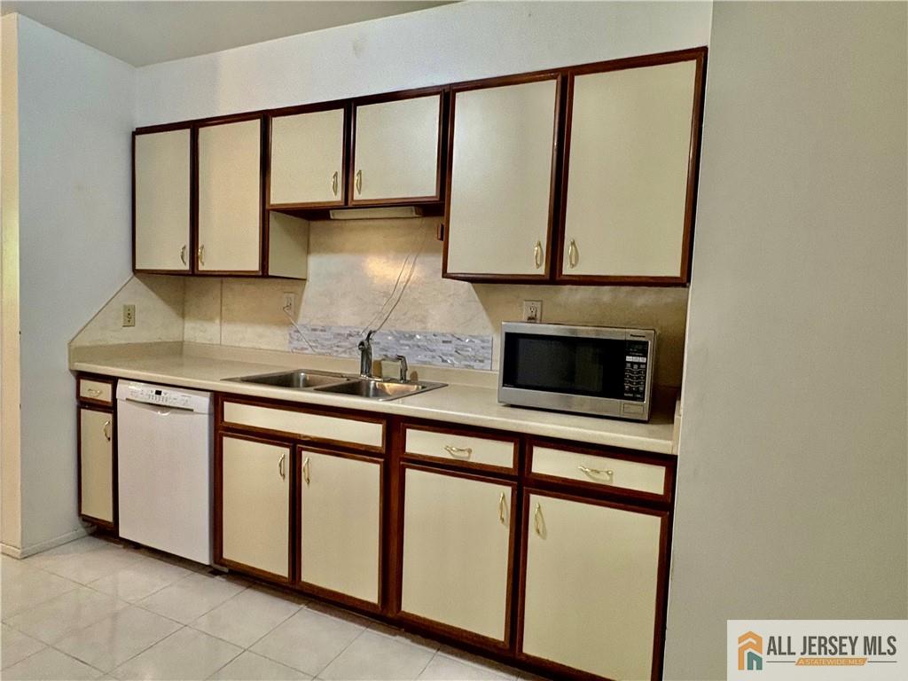 3 Westover Way Edison, NJ 08820 - Photo 23 of 31