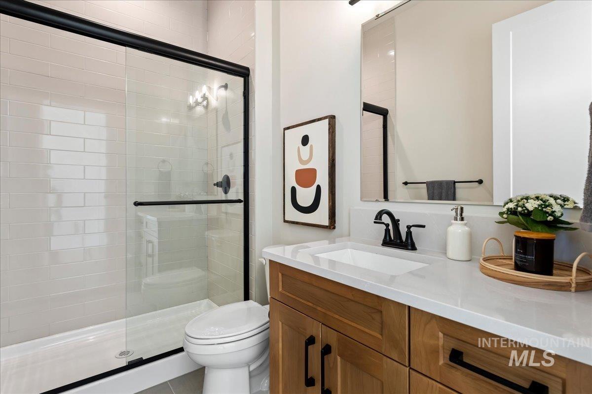 901 West Malbar Street Meridian, ID 83646 - Photo 21 of 33 Bathroom with vanity and a stall shower