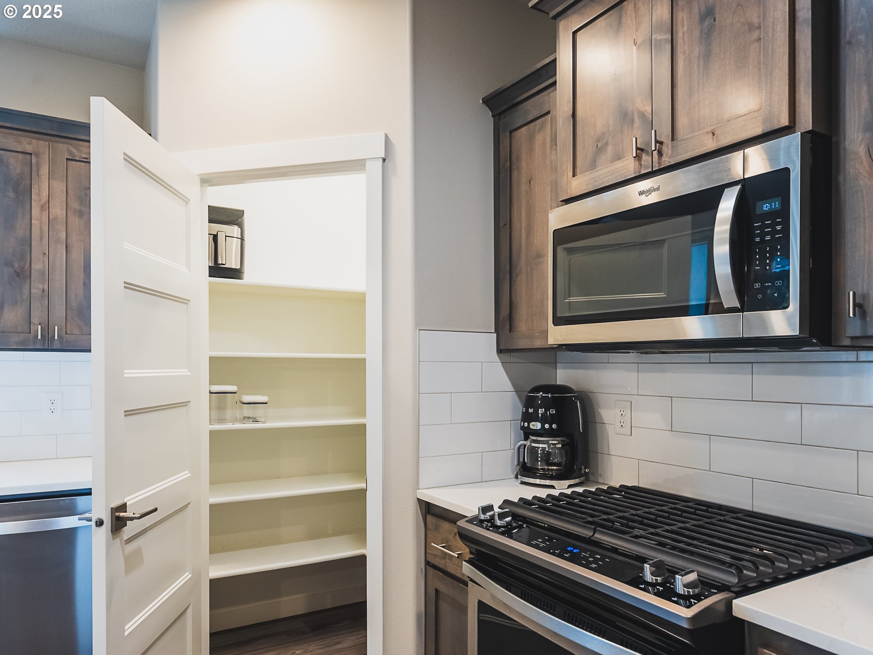 2116 North 3rd Way Ridgefield, WA 98642 - Photo 10 of 40 a kitchen with cabinets and appliances