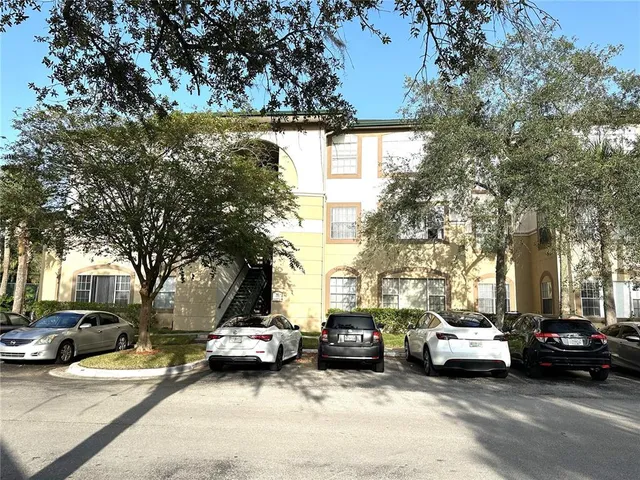 $1,550 | 17114 Carrington Park Drive, Unit 220, Tampa, FL 33647