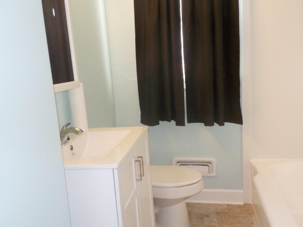 4 Rochelle Road Port Dickinson, NY 13901 - Photo 4 of 11 Gallery Image 4