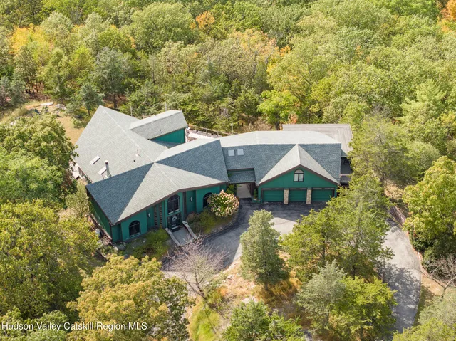 $1,975,000 | 69 Cedar Pond Lane, Chester, NY 10918