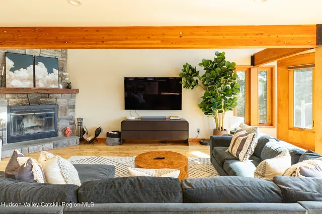 $1,975,000 | 69 Cedar Pond Lane, Chester, NY 10918