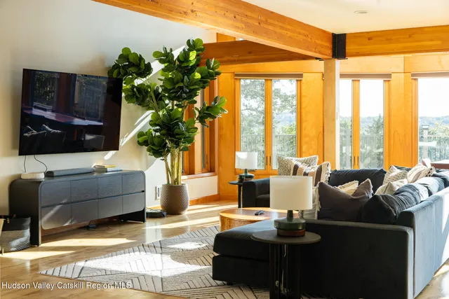 $1,975,000 | 69 Cedar Pond Lane, Chester, NY 10918