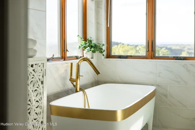 $1,975,000 | 69 Cedar Pond Lane, Chester, NY 10918