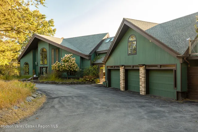 $1,975,000 | 69 Cedar Pond Lane, Chester, NY 10918