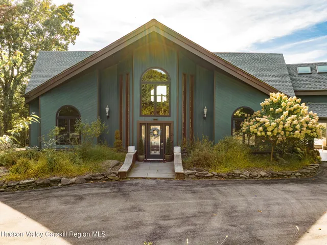 $1,975,000 | 69 Cedar Pond Lane, Chester, NY 10918