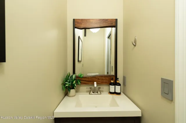 $1,975,000 | 69 Cedar Pond Lane, Chester, NY 10918