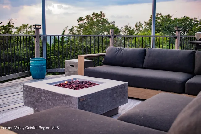 $1,975,000 | 69 Cedar Pond Lane, Chester, NY 10918