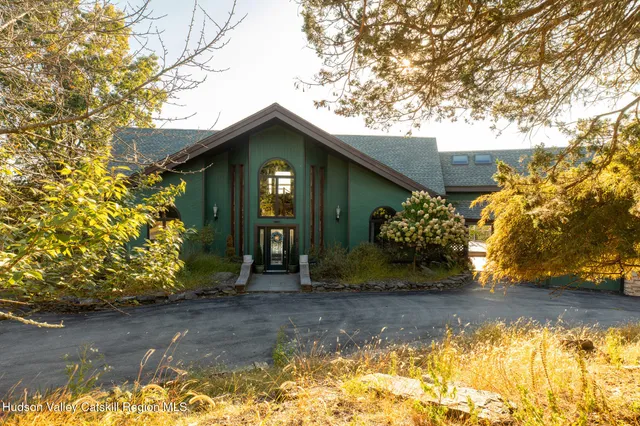 $1,975,000 | 69 Cedar Pond Lane, Chester, NY 10918