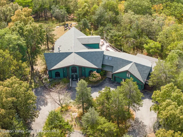 $1,975,000 | 69 Cedar Pond Lane, Chester, NY 10918