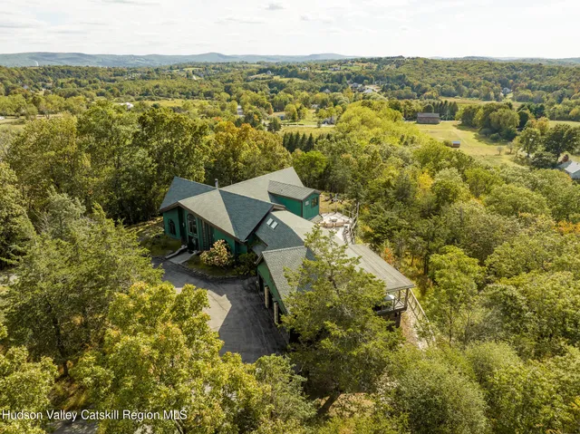 $1,975,000 | 69 Cedar Pond Lane, Chester, NY 10918