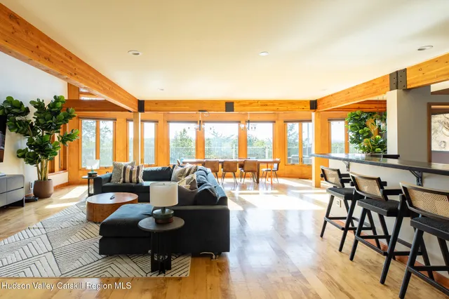 $1,975,000 | 69 Cedar Pond Lane, Chester, NY 10918