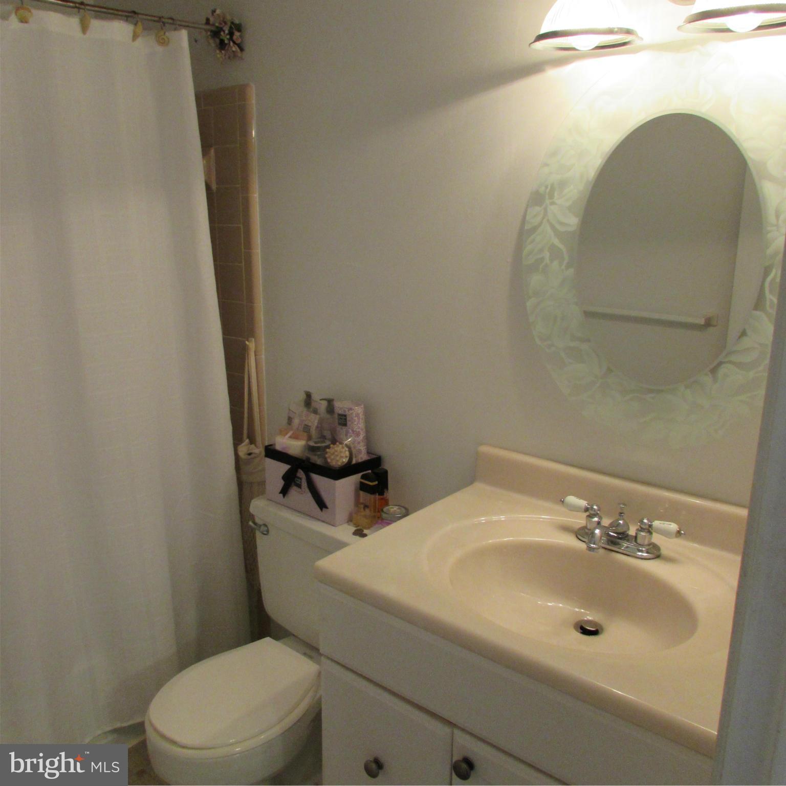 9519 Burdett Road Burke, VA 22015 - Photo 17 of 30 Bath (Master)