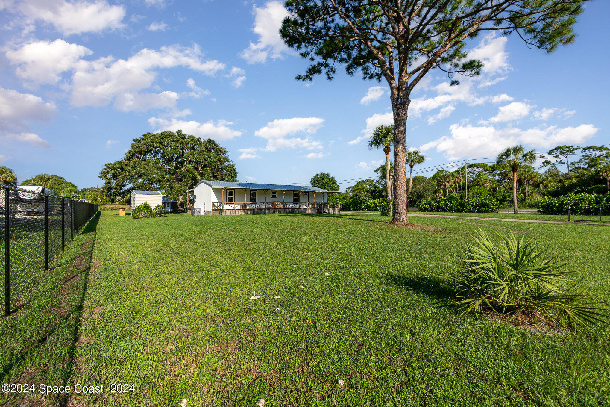 8110 Pine Ridge Trail Sebastian, FL 32976 - Photo 4 of 33 023_bwm04406-edit