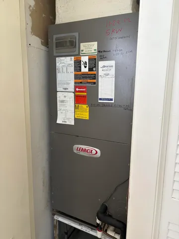 a black and white photo of a living room