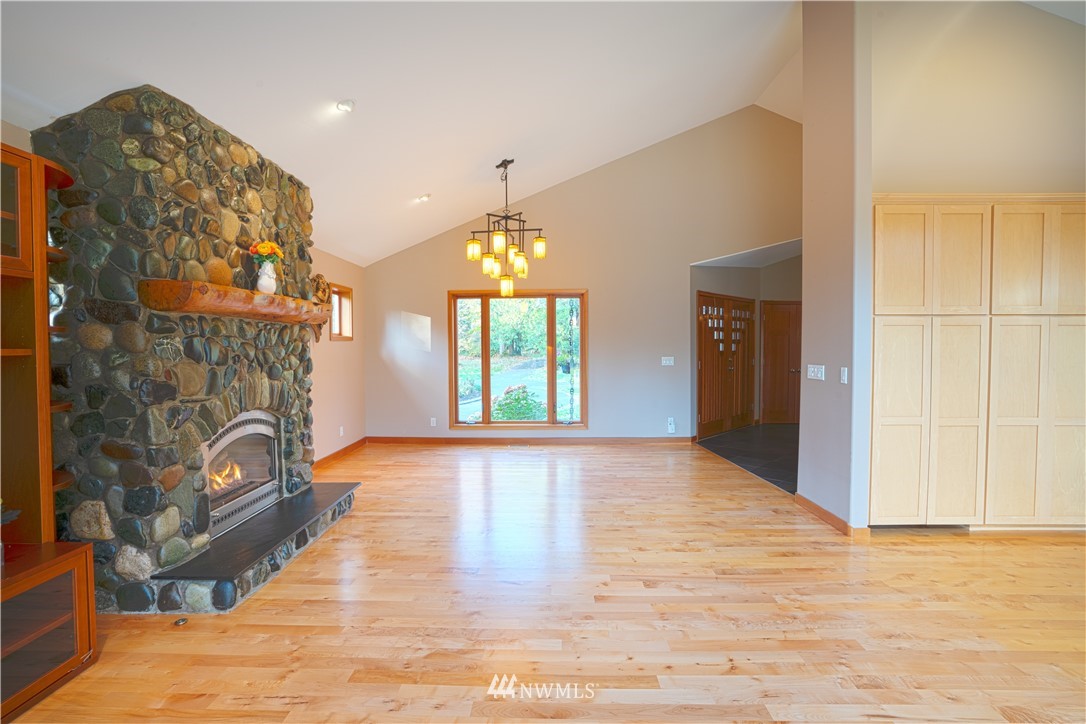 16841 Southeast Jones Road Renton, WA 98058 - Photo 3 of 23 Gallery Image 3