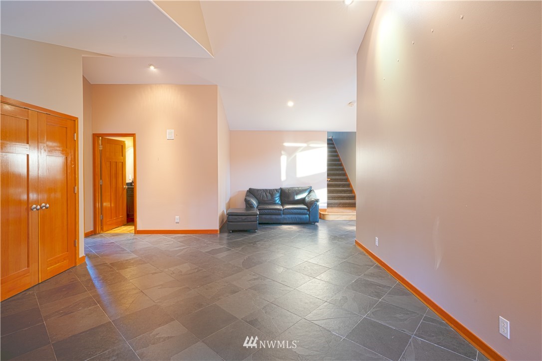 16841 Southeast Jones Road Renton, WA 98058 - Photo 4 of 23 Gallery Image 4