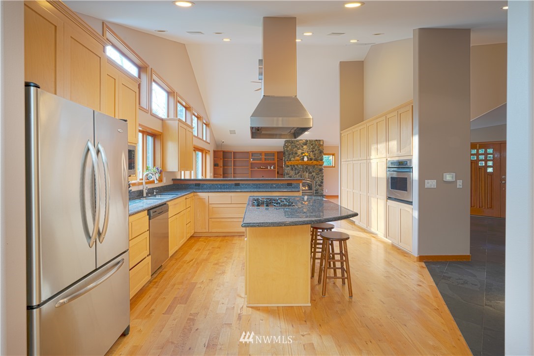 16841 Southeast Jones Road Renton, WA 98058 - Photo 5 of 23 Gallery Image 5
