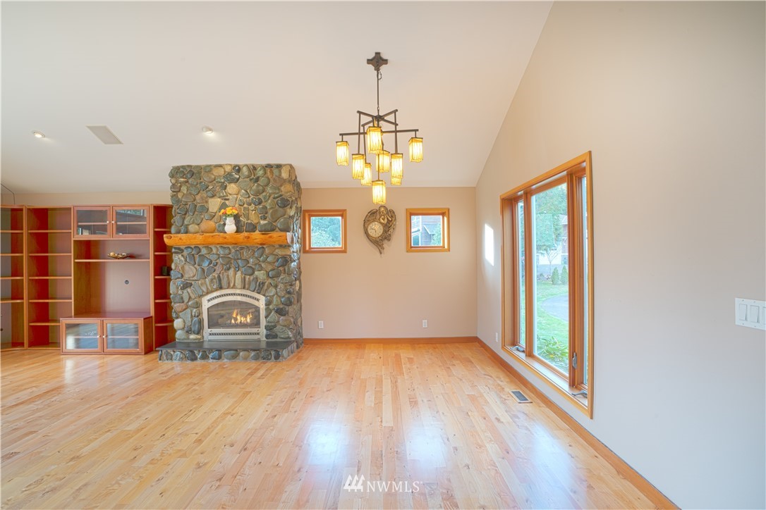 16841 Southeast Jones Road Renton, WA 98058 - Photo 7 of 23 Gallery Image 7