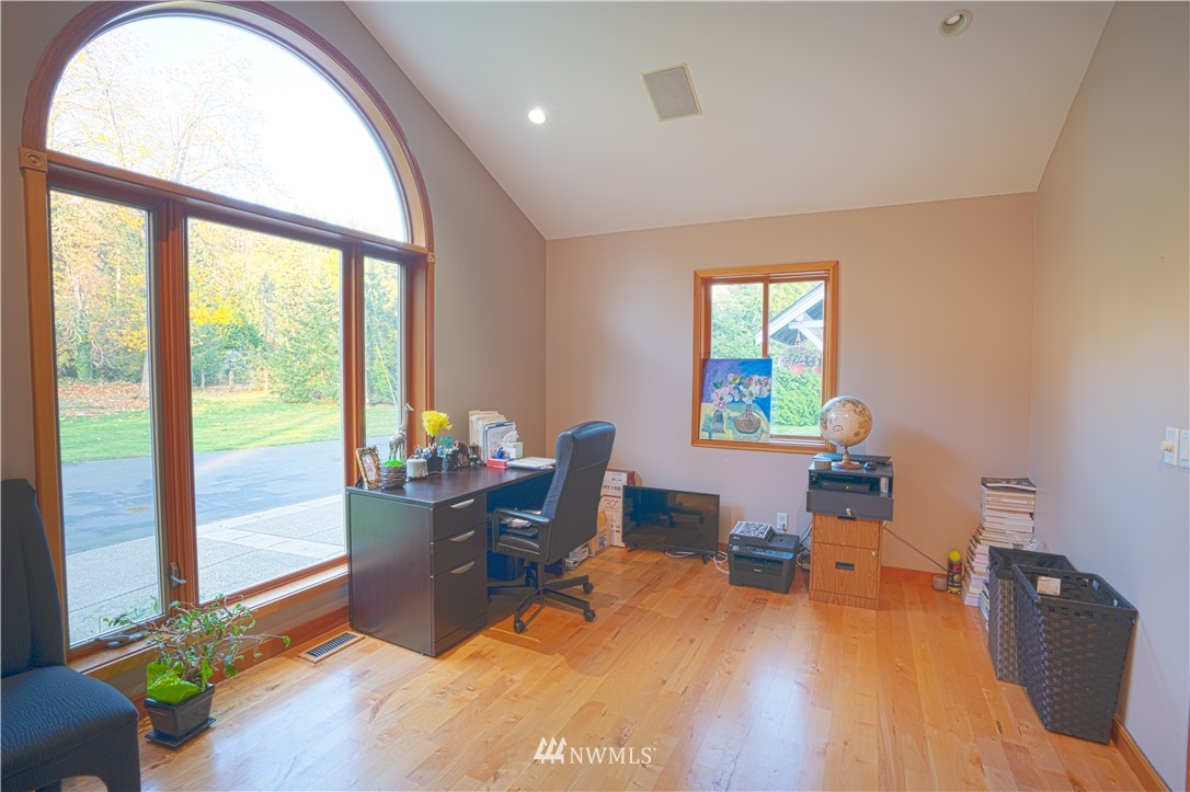 16841 Southeast Jones Road Renton, WA 98058 - Photo 9 of 23 Gallery Image 9