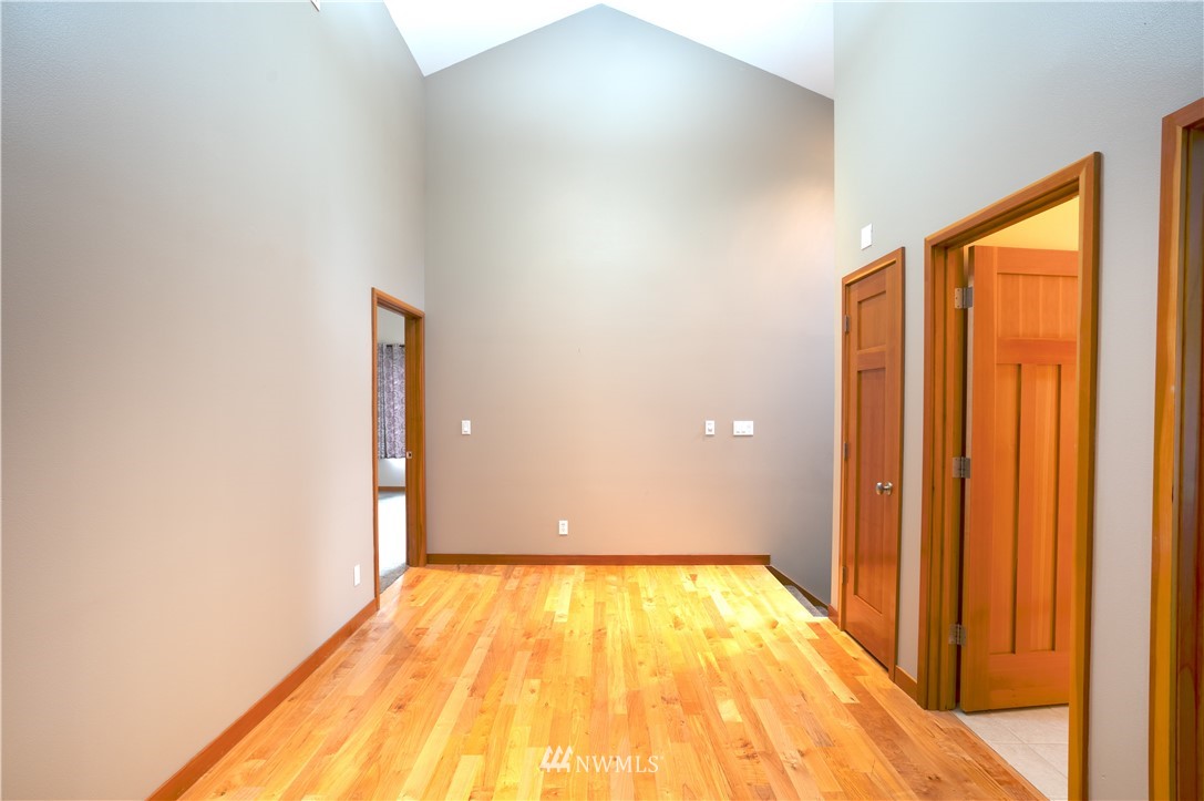 16841 Southeast Jones Road Renton, WA 98058 - Photo 10 of 23 Gallery Image 10