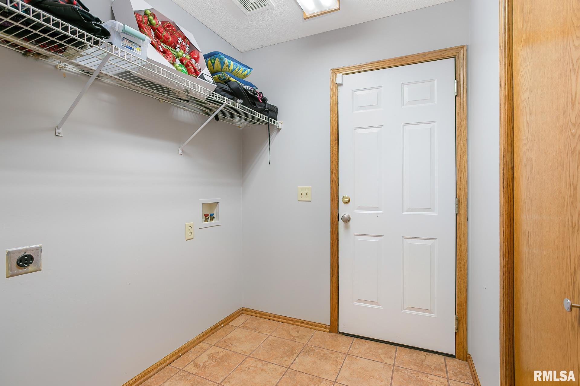 2085 Ashford Road Bettendorf, IA 52722 - Photo 17 of 32 Gallery Image 17