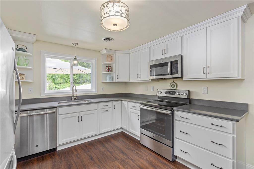 1115 Kline Road Zelienople, PA 16063 - Photo 3 of 25 Gallery Image 3