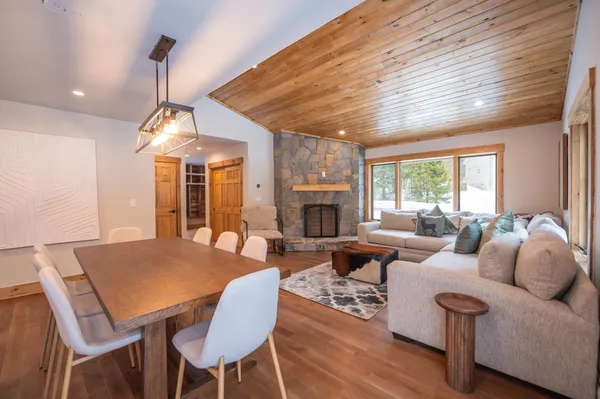$849,000 | 4 Breezy Way, West Dover, VT 05356