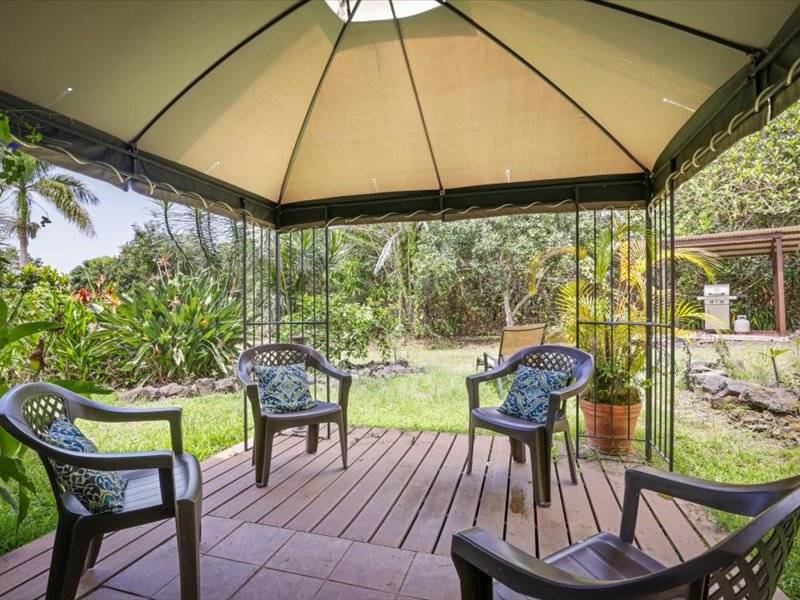 84-5193 Hawaiʻi Belt Road Captain Cook, HI 96704 - Photo 21 of 30 a view of a chairs and table in the patio