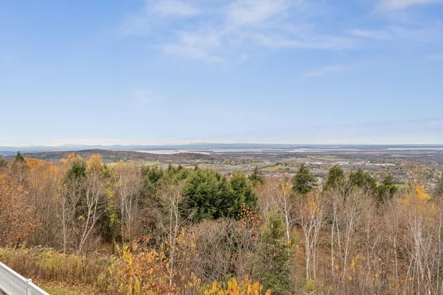 $950,000 | 135 Hillcrest Heights, St. Albans Town, VT 05478