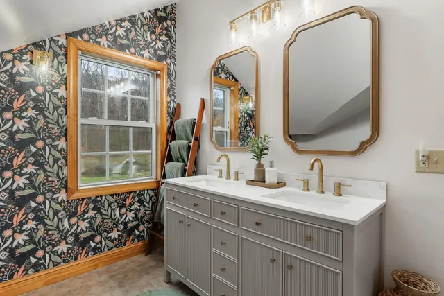 $950,000 | 135 Hillcrest Heights, St. Albans Town, VT 05478