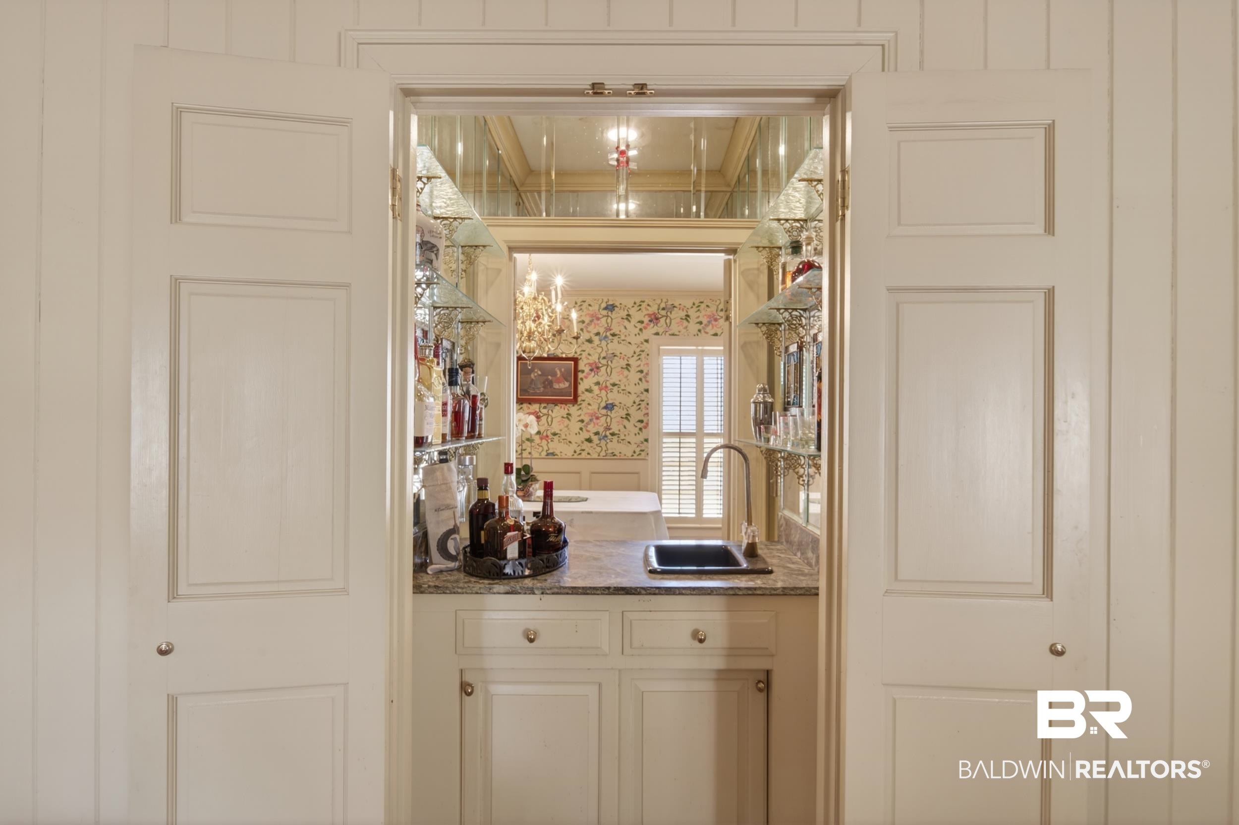 422 Wiggins Street Monroeville, AL 36460 - Photo 9 of 42 wet bar