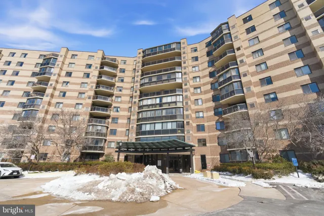 $520,000 | 8350 Greensboro Drive, Unit 517, McLean, VA 22102