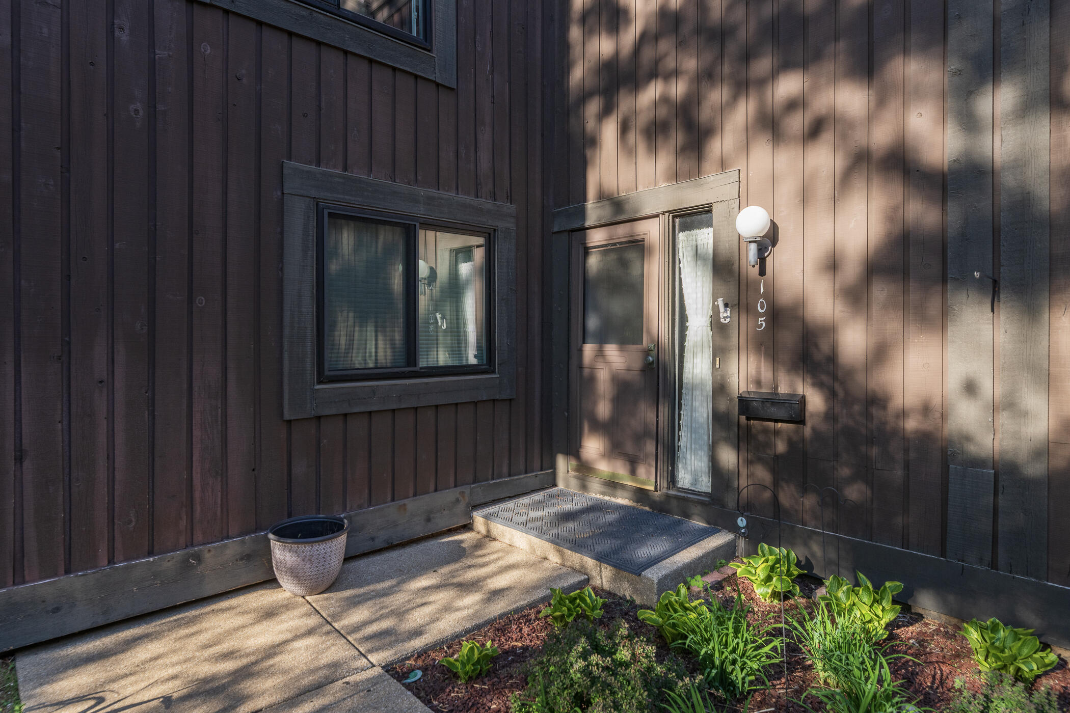 105 Inverness Court, Unit 79) Kalamazoo, MI 49006 - Photo 3 of 43 105 Inverness-2