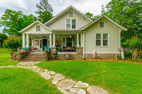 $679,000 | 215 Gordon Street, Chickamauga, GA 30707