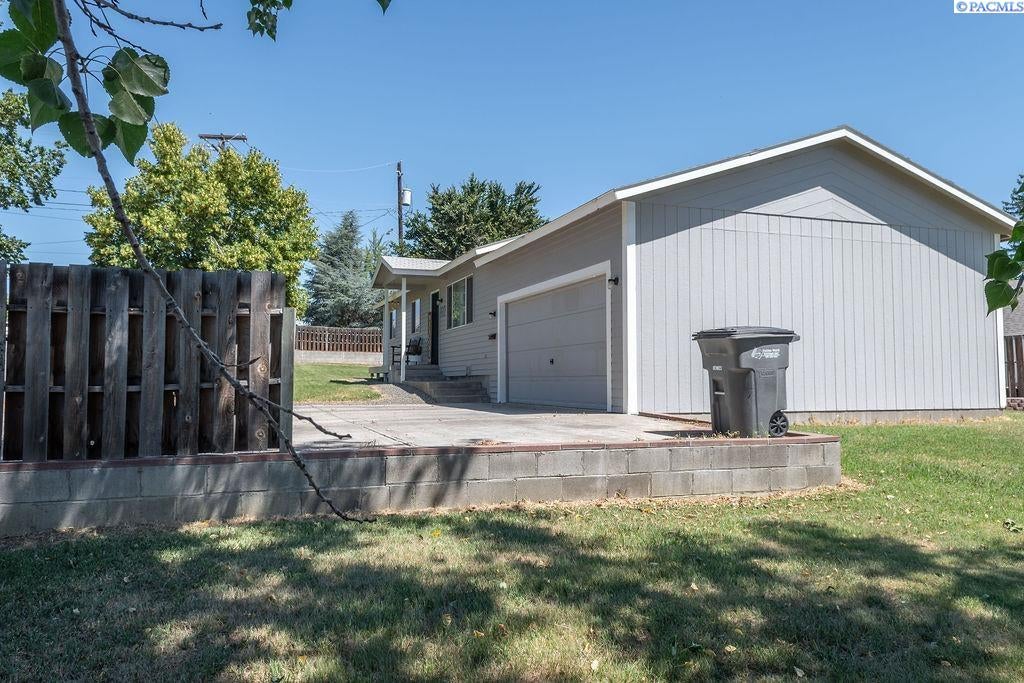 802 Rossier Street Sunnyside, WA 98944 - Photo 4 of 31 Gallery Image 4