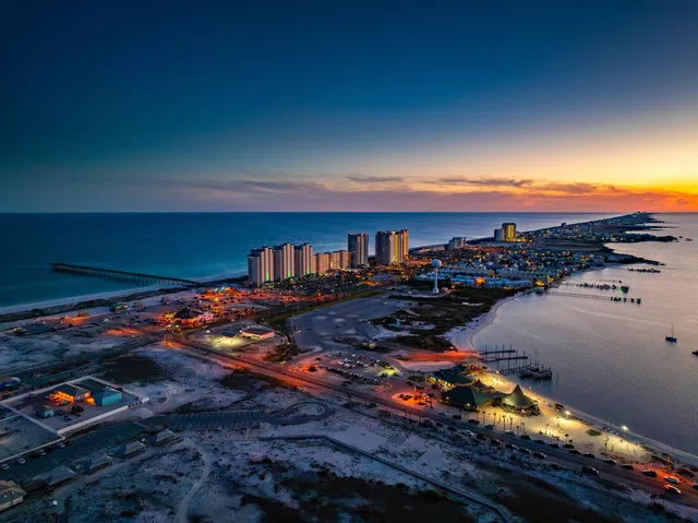 $325,000 | 7867 Pleasant Oak Avenue, Navarre, FL 32566