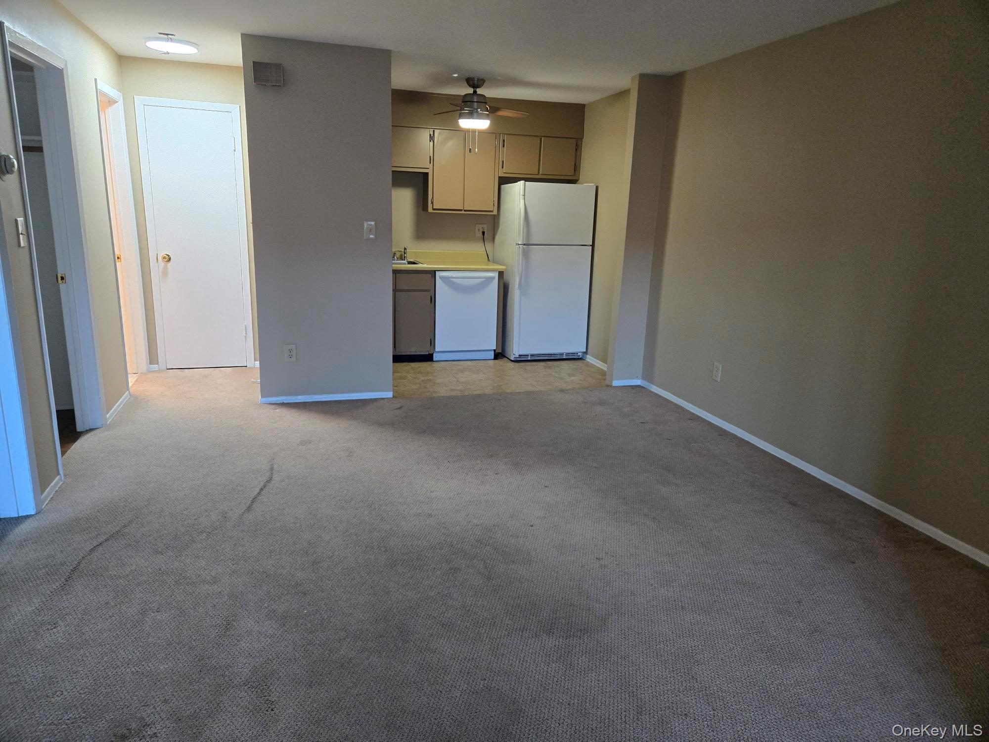 1840 Crompond Road, Unit 9A6 Peekskill, NY 10566 - Photo 5 of 22 Another view of the dining area.