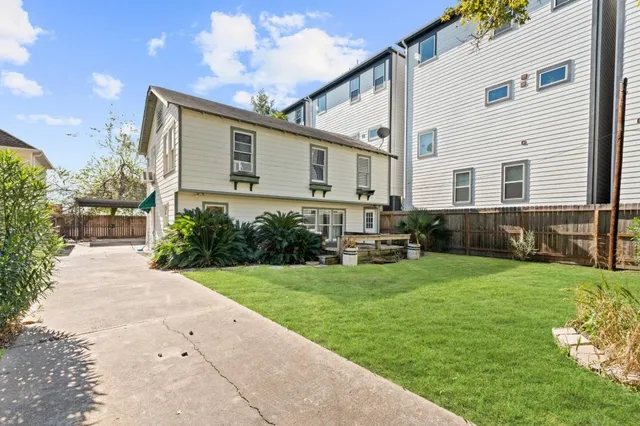 $2,100 | 1334 West 21st Street, Houston, TX 77008