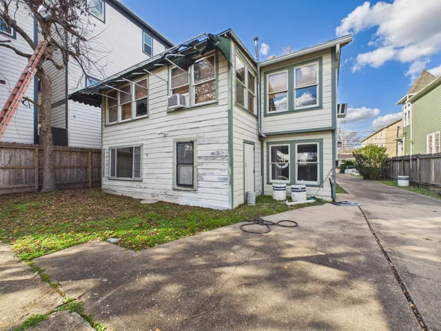$2,100 | 1334 West 21st Street, Houston, TX 77008
