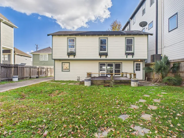 $2,100 | 1334 West 21st Street, Houston, TX 77008