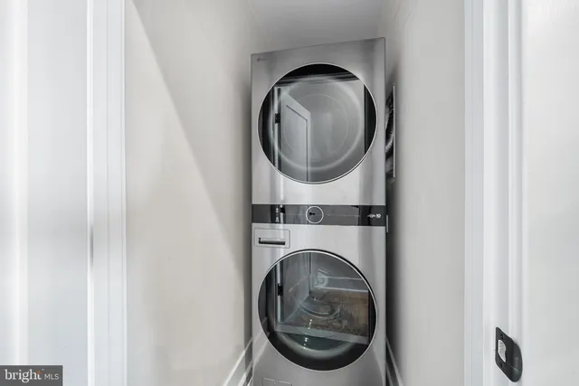 a close up view of a washer and dryer