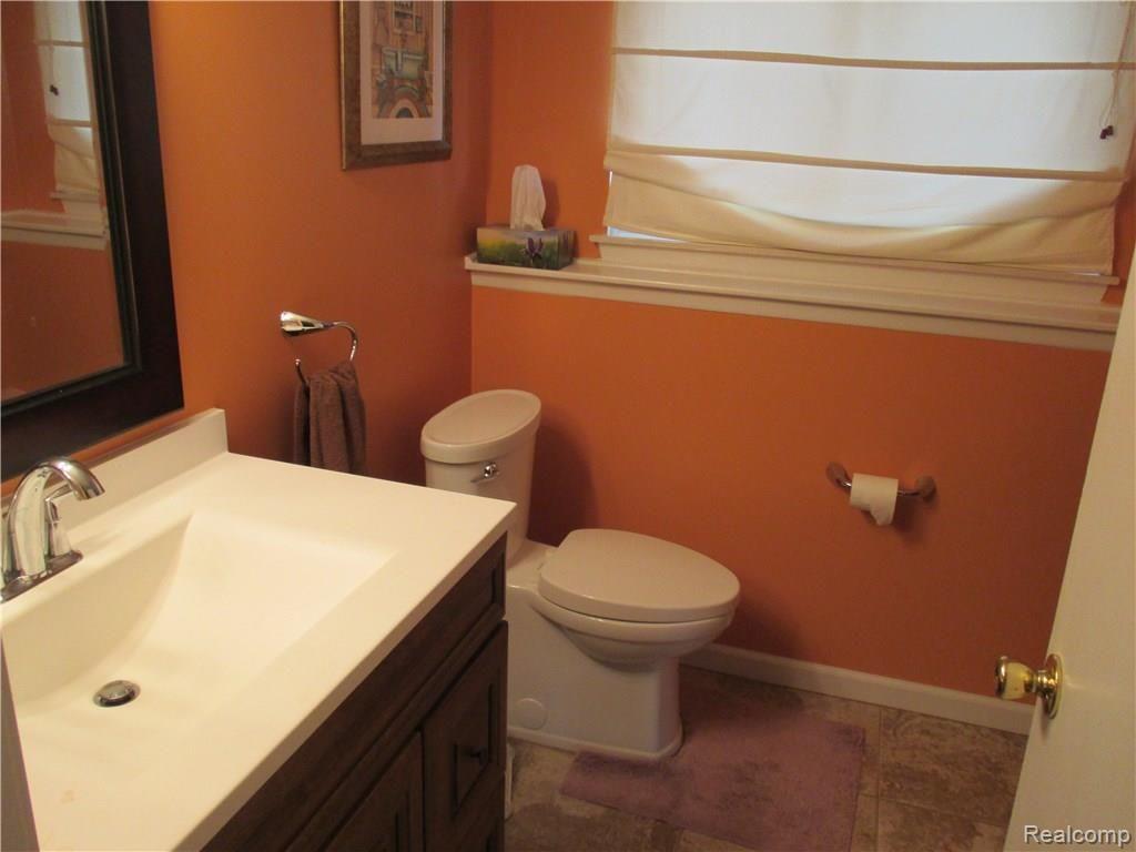 5163 Timber Ridge Trail Clarkston, MI 48346 - Photo 19 of 23 Second full bathroom