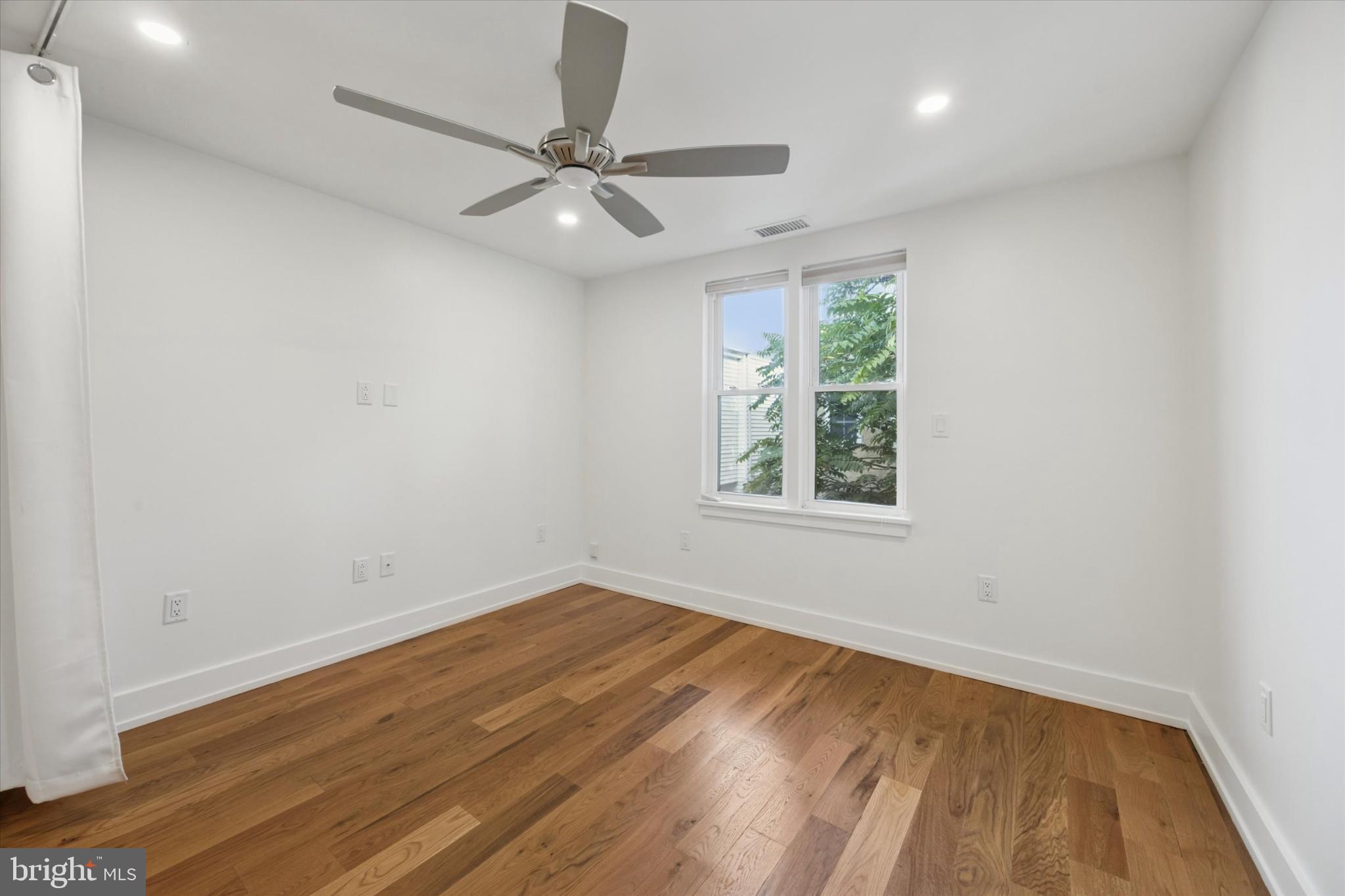 531 Mifflin Street Philadelphia, PA 19148 - Photo 17 of 28 wooden floor in an empty room with a window