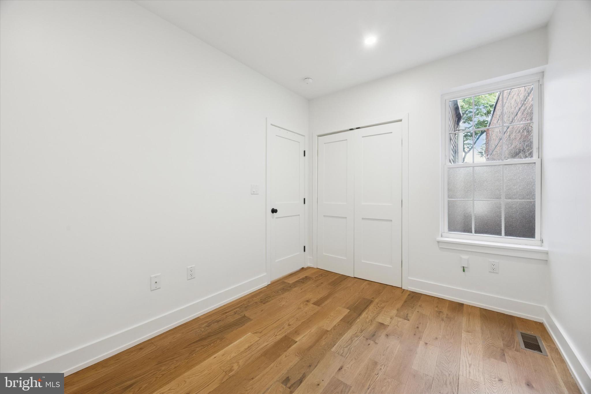 531 Mifflin Street Philadelphia, PA 19148 - Photo 20 of 28 a view of empty room with wooden floor and fan