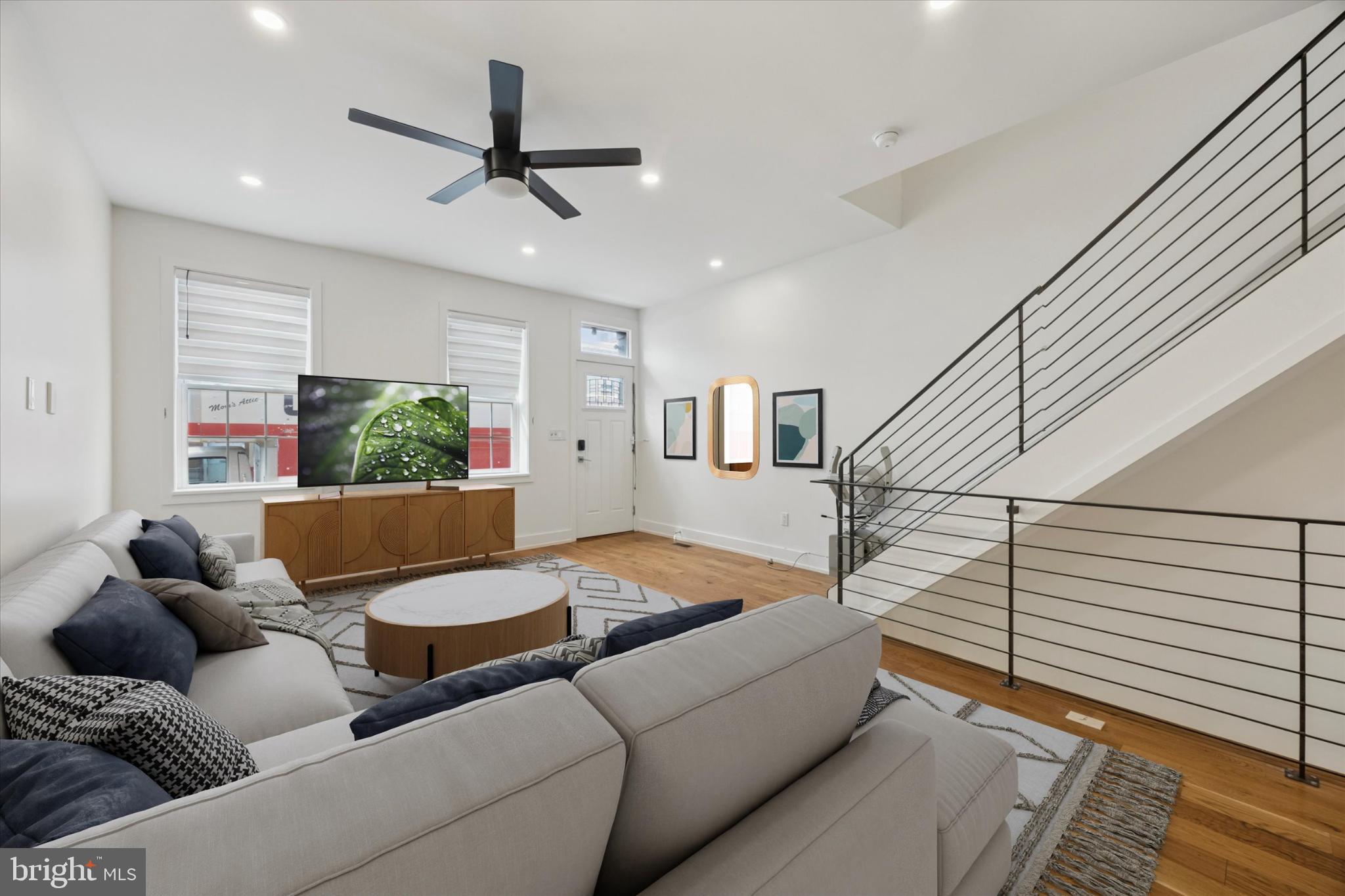 531 Mifflin Street Philadelphia, PA 19148 - Photo 3 of 28 a living room with furniture