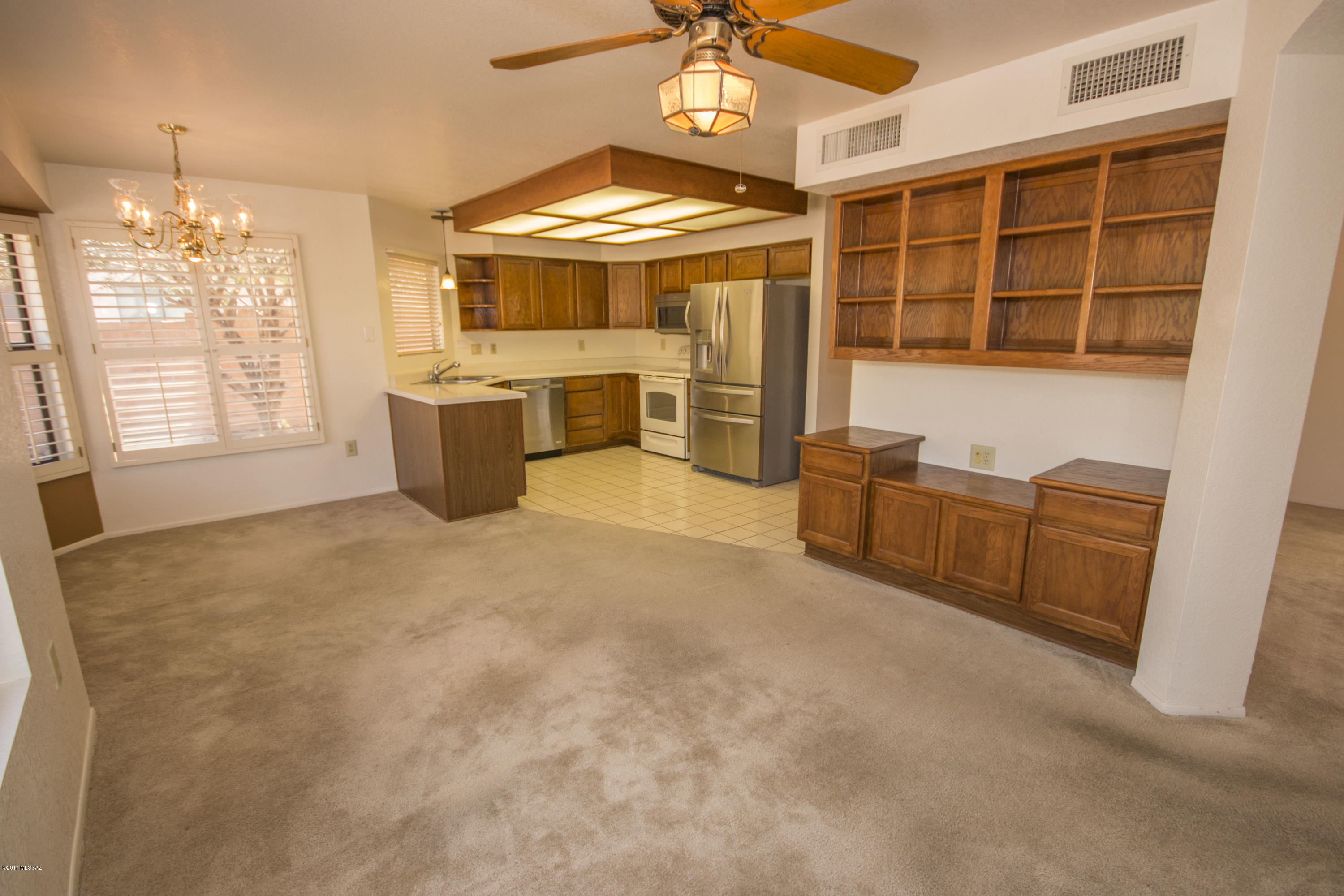945 East Rising Sun Drive Oro Valley, AZ 85755 - Photo 7 of 24